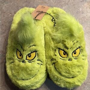 Grinch Fuzzy Slipper. Dr. Seuss.